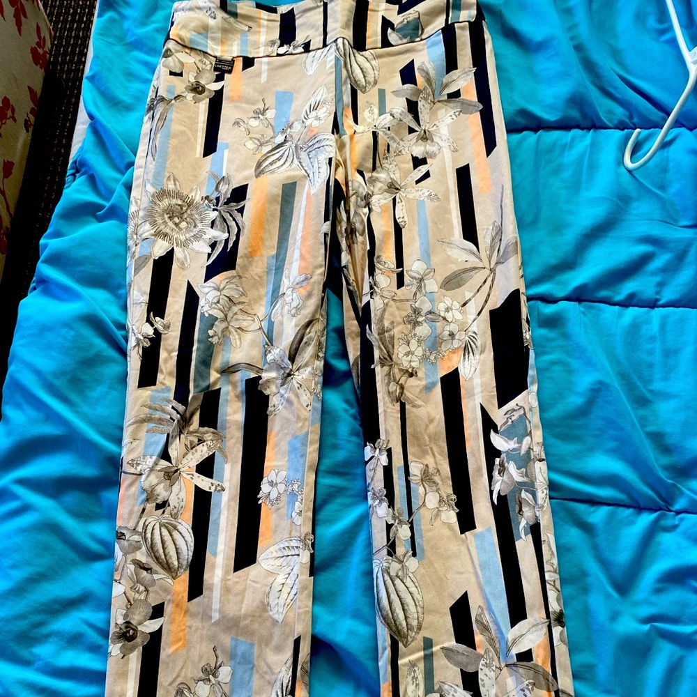 Lisette printed cotton pull on pants size 6.